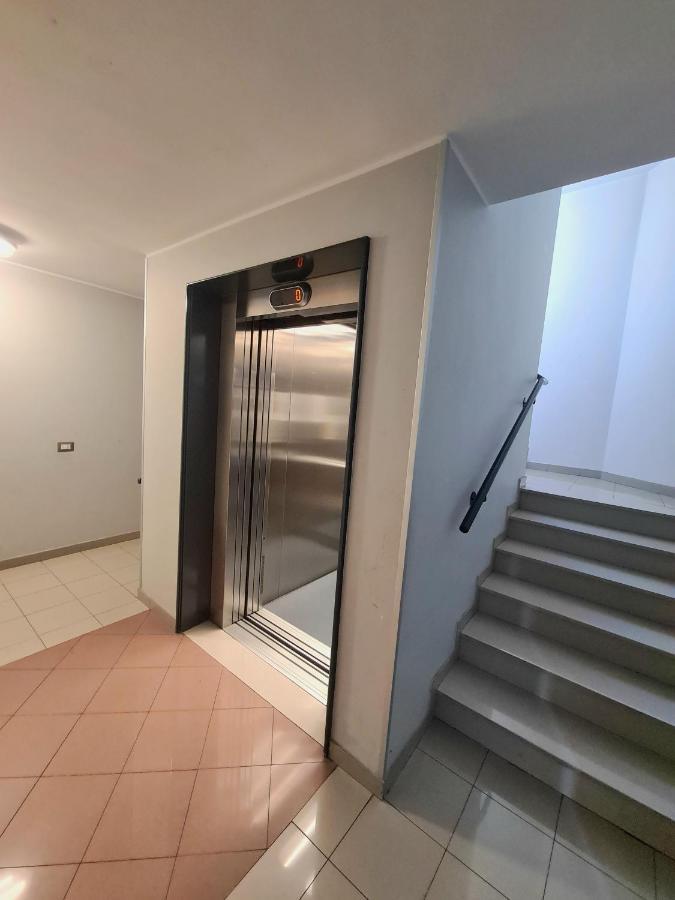 Milano Santa Giulia Business Apartment - Olimpiadi 26 Bagian luar foto